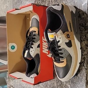 Nike Air Max 90 SE Alter & Reveal